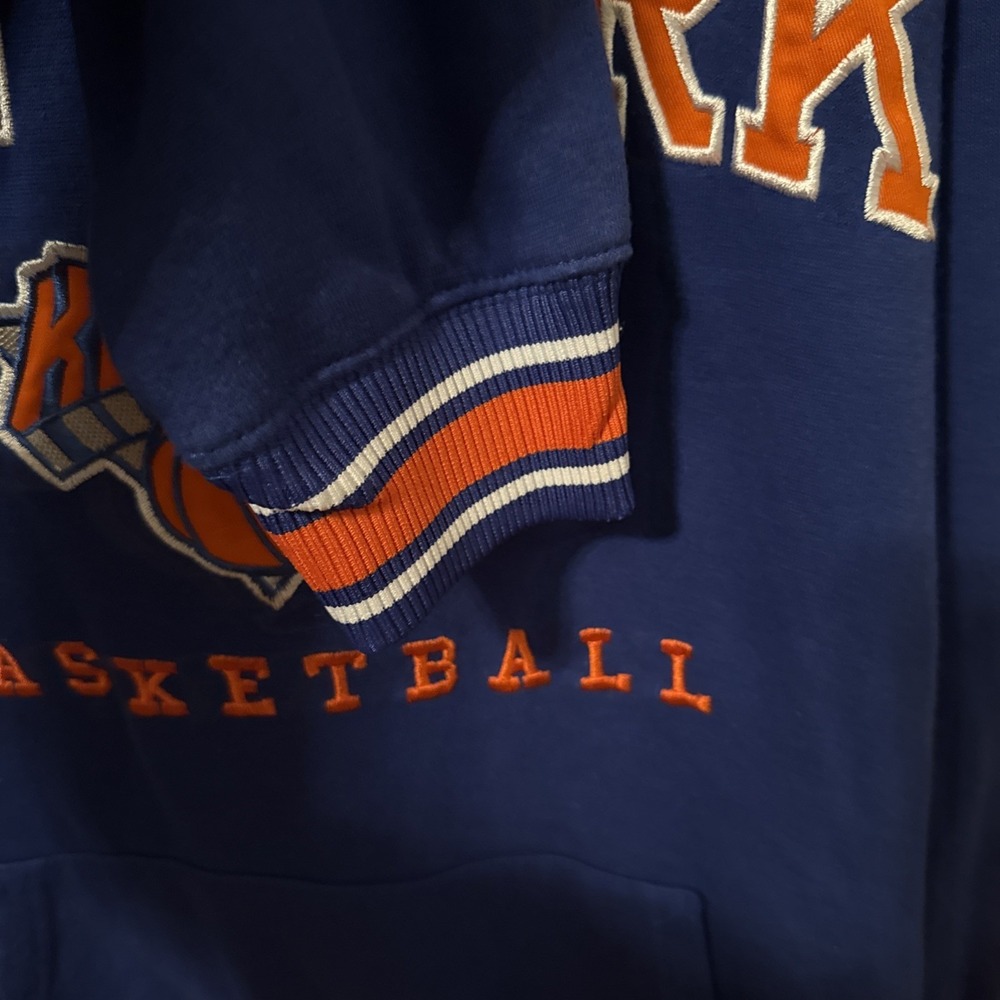 NBA UNK New York Knicks Hoodie Blue Embroidered Basketball Sweatshirt size Large - Picture 8 of 16